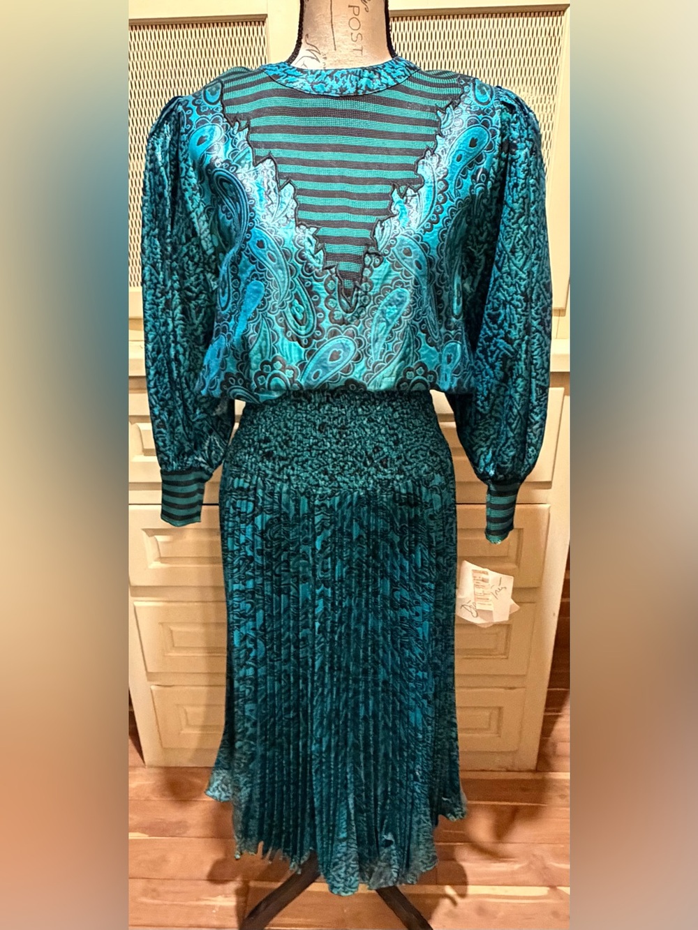NWT VTG Diane Freis Teal Paisley Pleated Maxi Dress